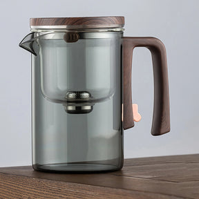 Infuséa – Bule de Vidro com Infusor, Alça de Madeira e Bico Antigotejamento