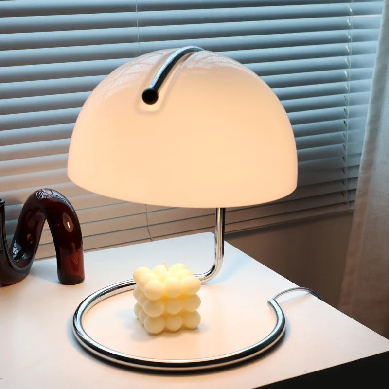 Vérra™ – Abajur de Mesa Estilo Bauhaus com Cúpula de Vidro