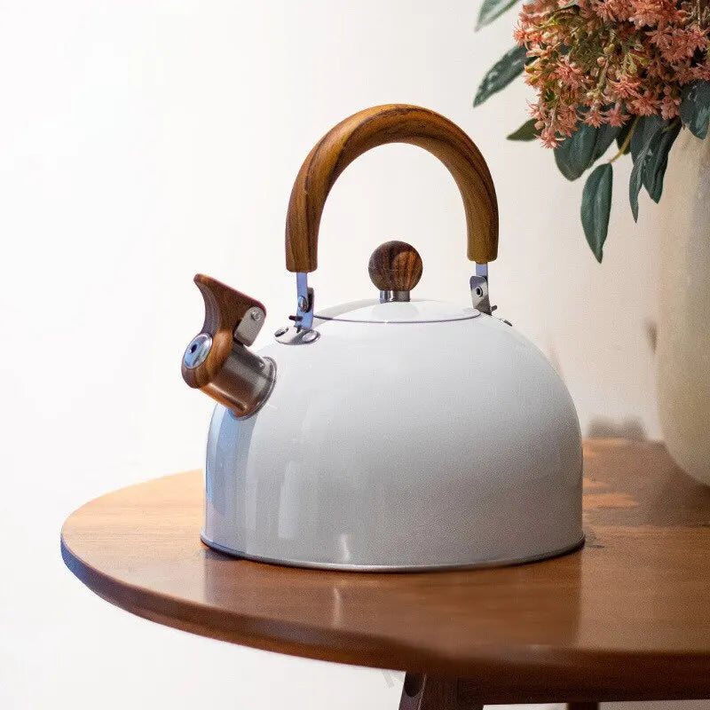 Auréa™ – Chaleira de Aço Inoxidável com Apito 2,5L / 3L – Fundo Reforçado para Fogão a Gás e Indução