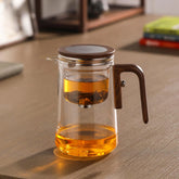 Infuséa – Bule de Vidro com Infusor, Alça de Madeira e Bico Antigotejamento