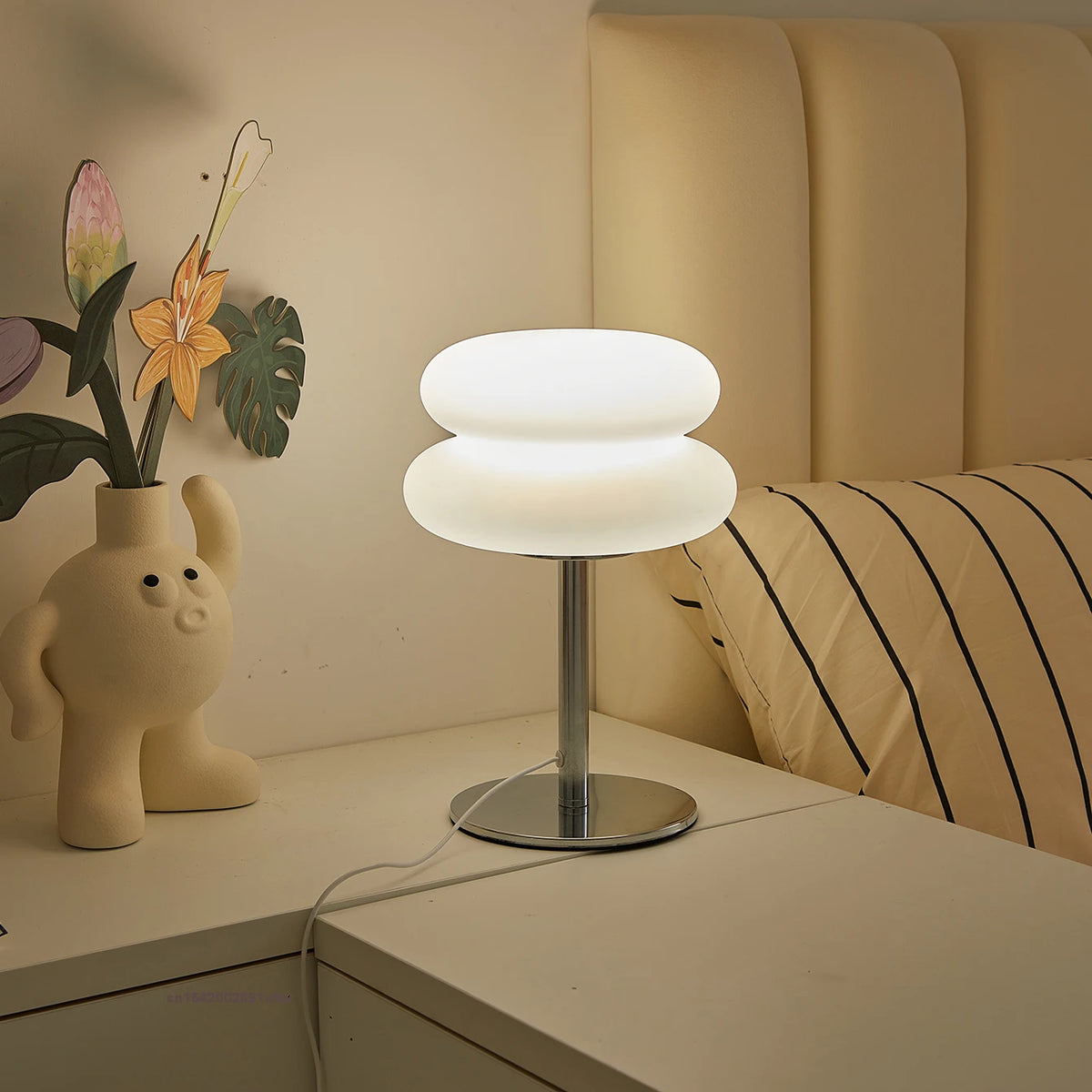 Dômea™ – Luminária de Mesa Retrô Bauhaus