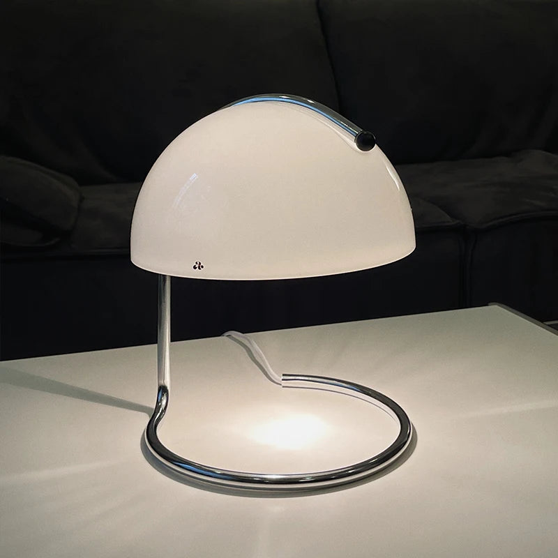 Vérra™ – Abajur de Mesa Estilo Bauhaus com Cúpula de Vidro