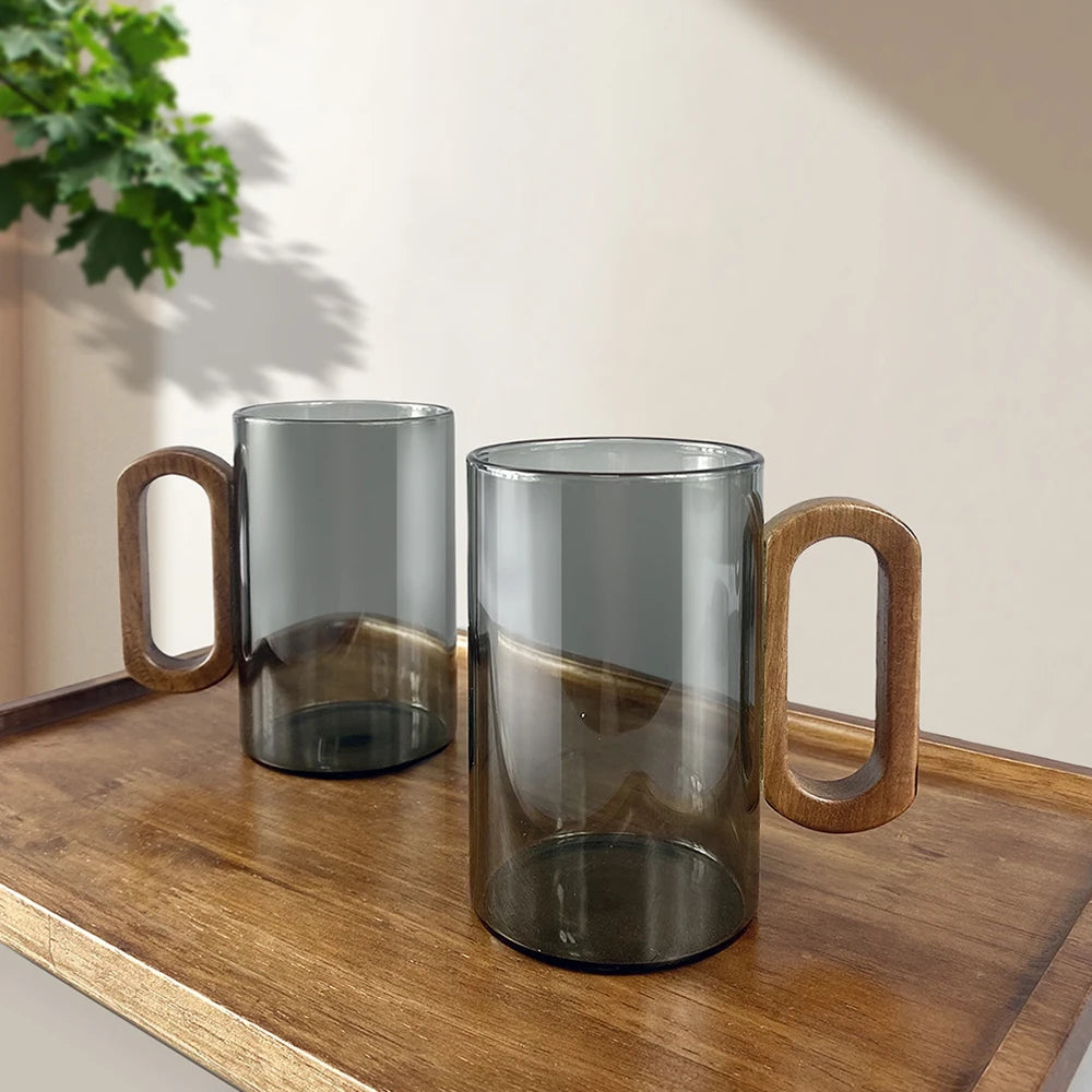 Fuméa – Copo de Vidro com Alça de Madeira e Design Vertical Translúcido