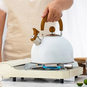 Auréa™ – Chaleira de Aço Inoxidável com Apito 2,5L / 3L – Fundo Reforçado para Fogão a Gás e Indução