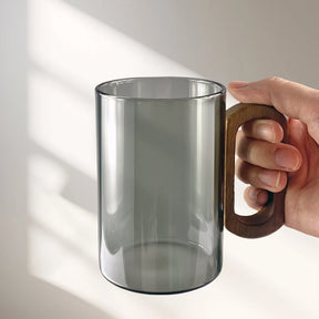 Fuméa – Copo de Vidro com Alça de Madeira e Design Vertical Translúcido